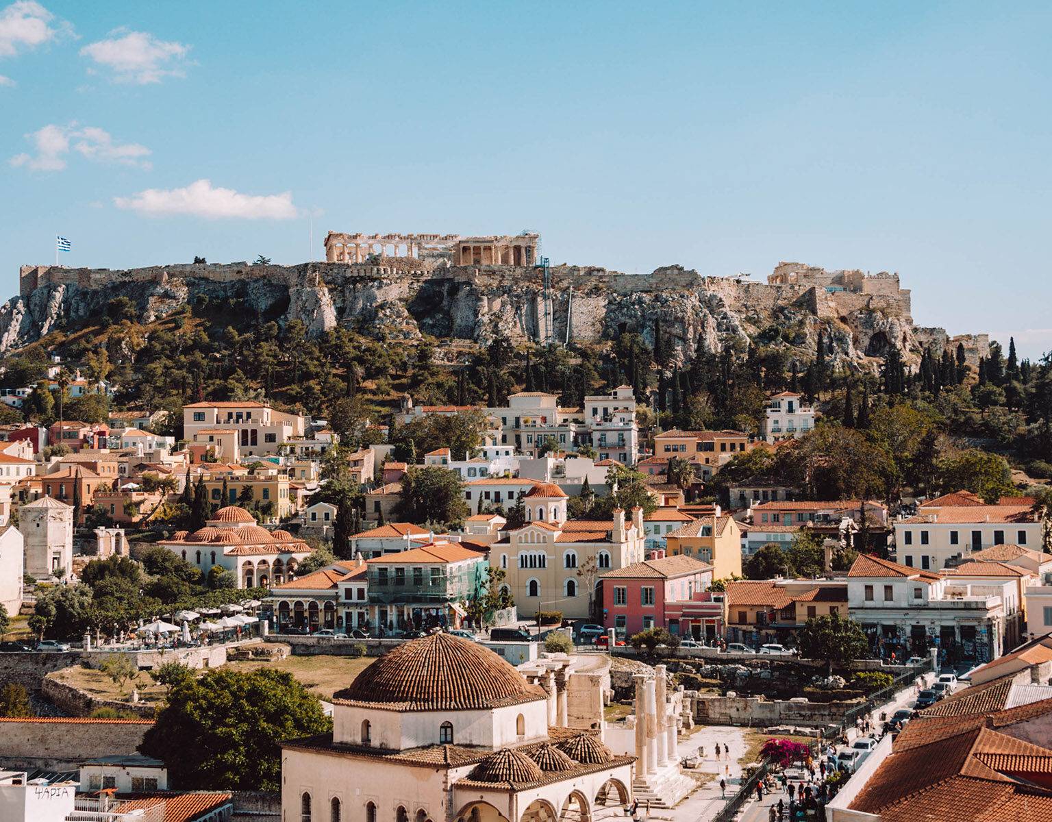 Blick über die Stadt Athen auf die Akropolis.