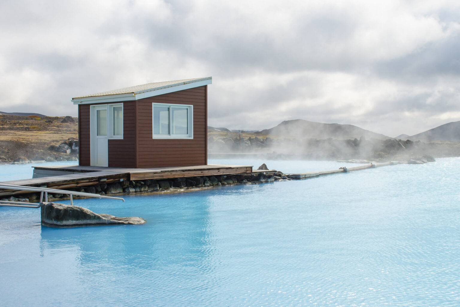 Energie tanken in den blauen Mývatn Nature Baths in Island.