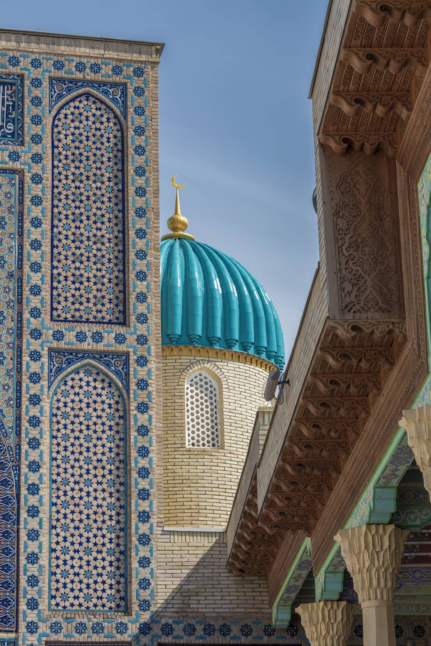 Den Imam Al Bukhari Komplex in Taschkent erkennt ihr schnell an seiner türkisfarbenen Kuppel.