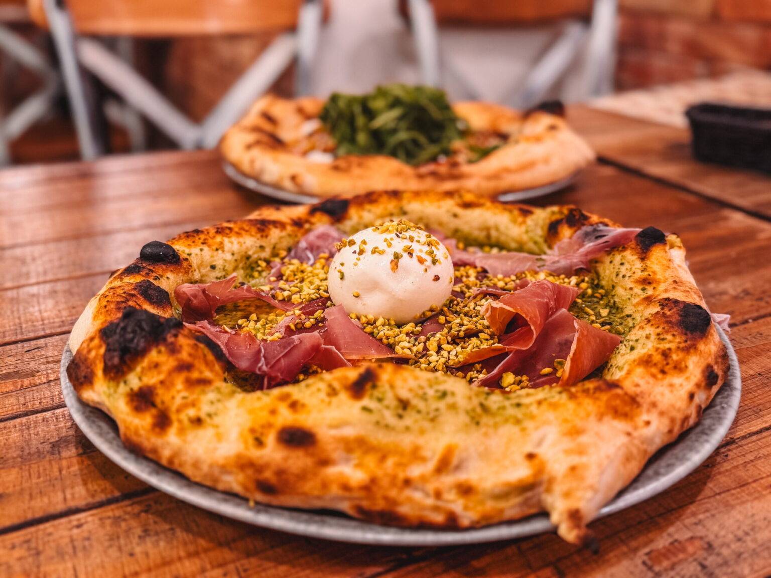 Pizza im Restaurant Forni di Napoli in Budapest