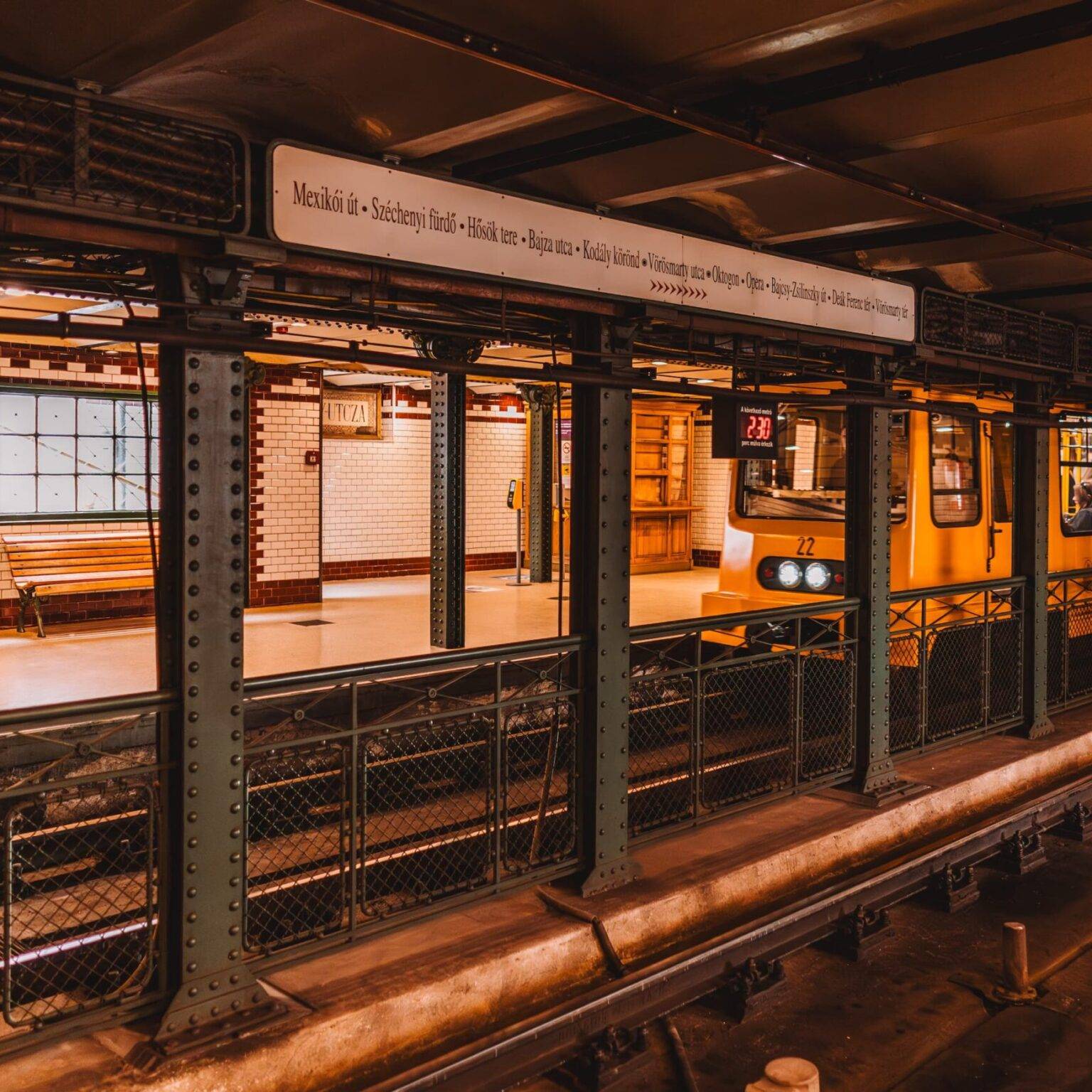 Die nostalgische Földalatti U-Bahn in Budapest.