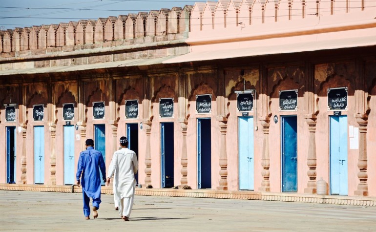Innenhof einer Moschee mit angeschlossener Koranschule