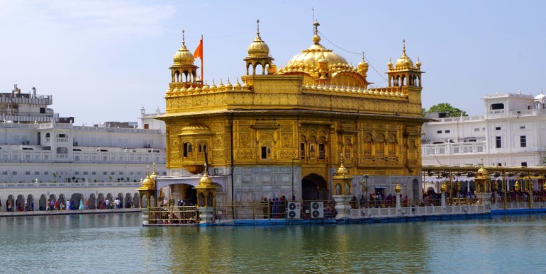 Der Goldene Tempel in Amitsar ist die heiligste Stätte der Sikhs.