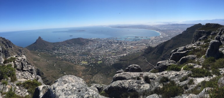 Auf dem Plateau des Tafelbergs bietet einen traumhaften Blick auf Kapstadt.