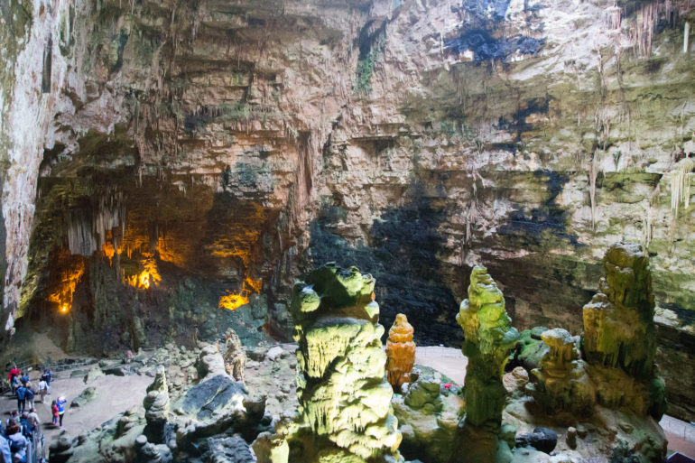 Die Grotte di Castellana beeindruckt mit ihrer Tiefe.