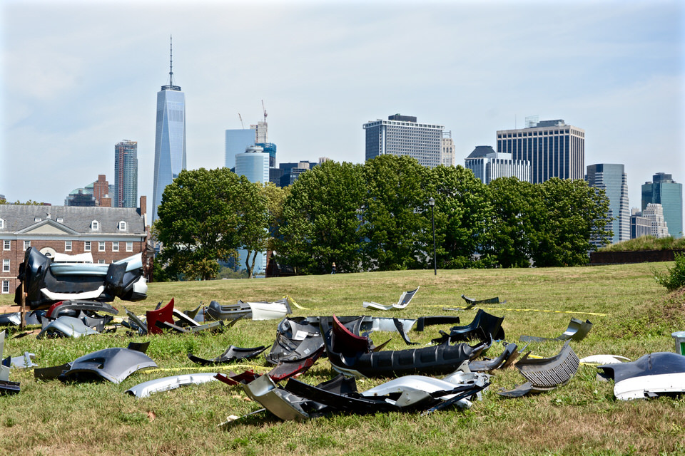 On the park hills "The Hills" you will find open-air art with a view of the high-rise buildings in the background.
