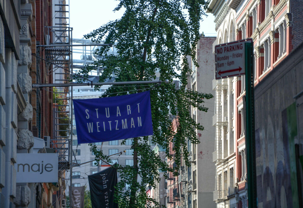 In the SoHo district of New York, one shop is lined up after the other - the perfect place for a shopping trip.