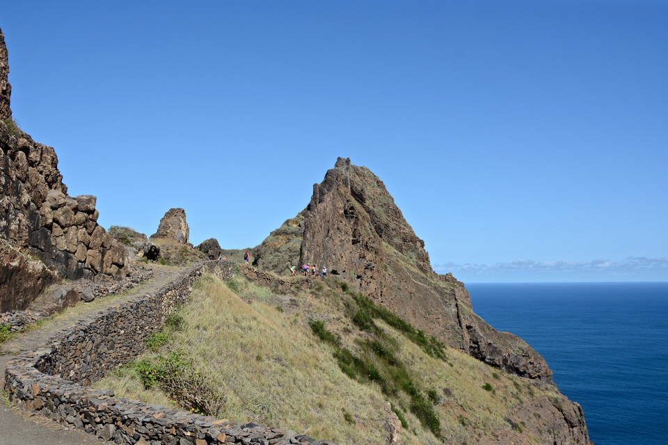 Bizarre Felsformationen säumen auf den alten Maultierpfaden den Weg auf der Kapverdischen Insel Santo Antao.