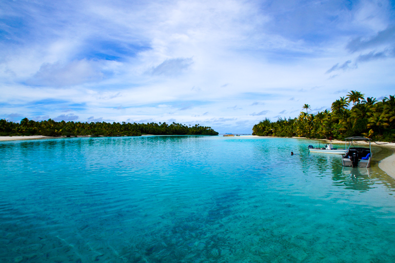 Paradiesisch wirkt die Inselkulisse von One Foot Island auf den Cook Inseln.