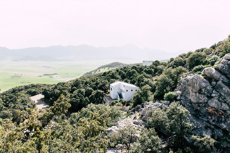 On the green hill in the Tazekka National Park in Morocco you can enjoy a great view over the Friouato Cave.