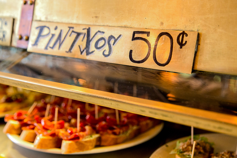 In Victoria, dem Bundesstaat von Australien lassen sich Pintxos Snacks am besten in Melbournes Restaurant Naked for Satan schlemmen.