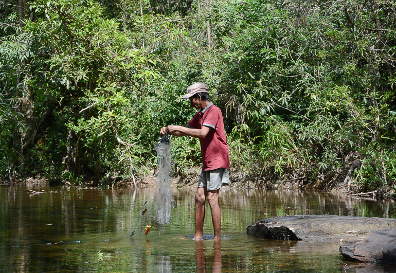 Travellers Insight Reiseblog Reisetipps Kambodscha Cardamom Mountains Chi Path Trekking Fischen