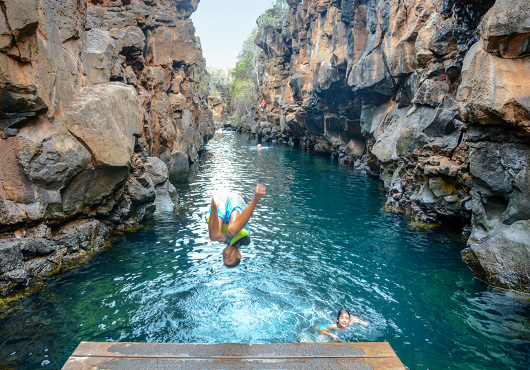 Wer mag nicht gerne in die Naturpools von Las Grietas springen und zwischen imposanten Felsen schwimmen?