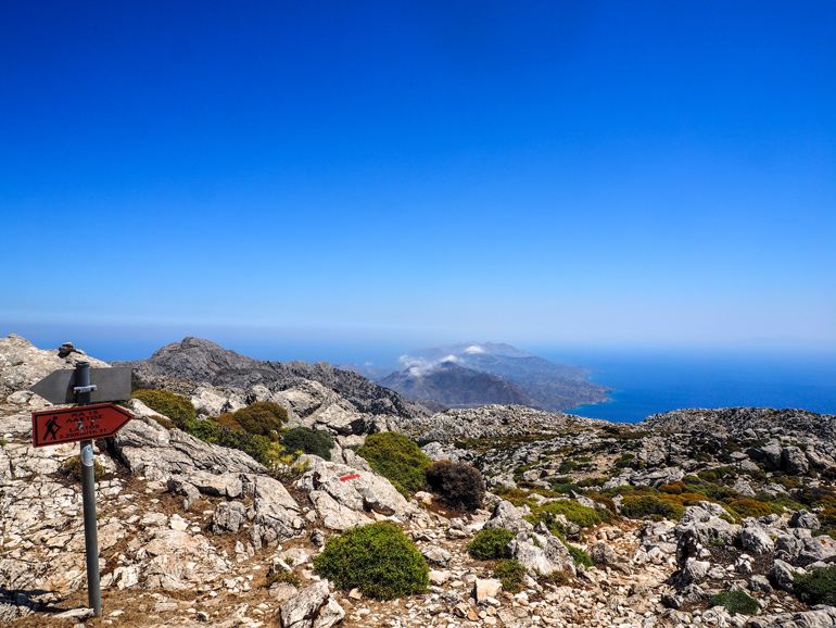 Der Aufstieg auf den Kalí Límni zählt zu den beliebtesten Wanderwegen auf Karpathos.