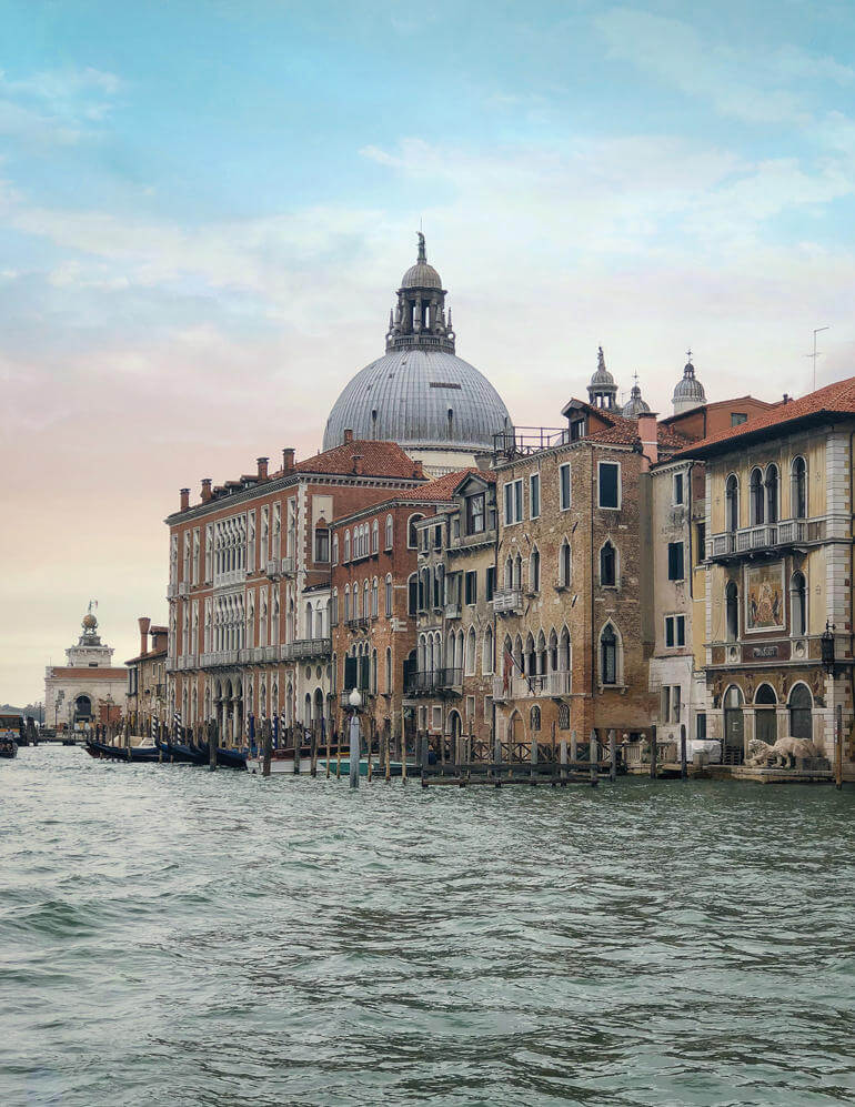 Auch in Venedig mit seinen bezaubernden Kanälen, Gondeln und der beeindruckenden Architektur gibt es noch ruhige Ecken abseits der Touristenströme am Canale Grande zu entdecken.