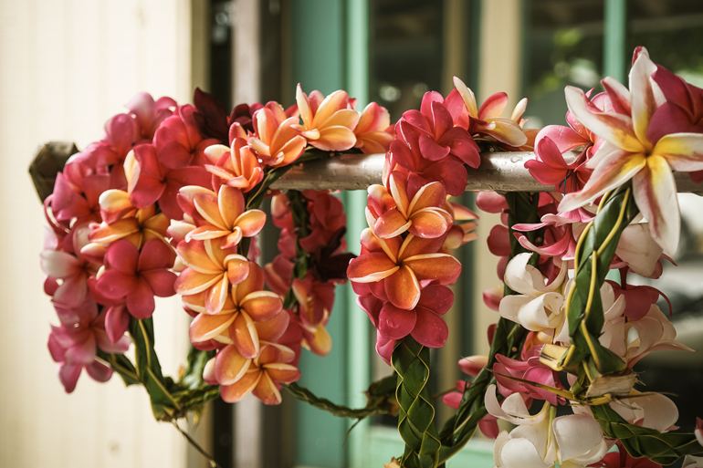Der traditionelle Hawaiianische Blumenschmuck Lei wird Gästen zur Begrüßung überreicht und für festliche Anlässe getragen.