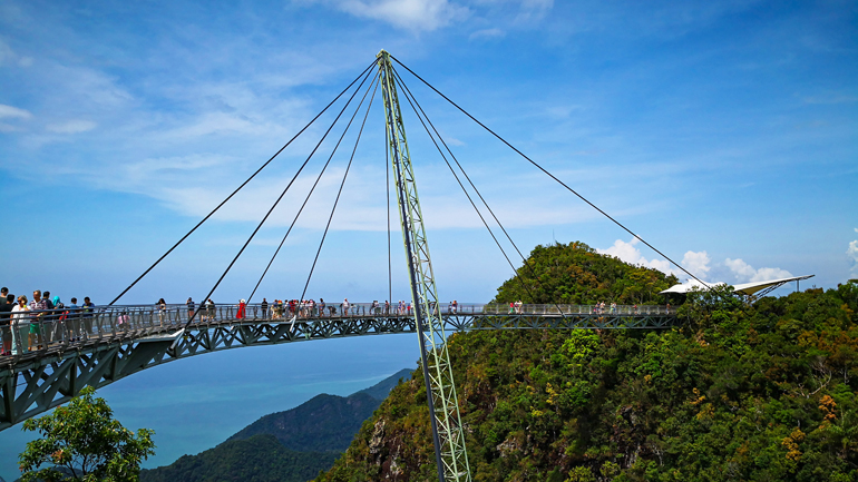 Malaysia: Aussicht auf die Sky Bridge von Langkawi.