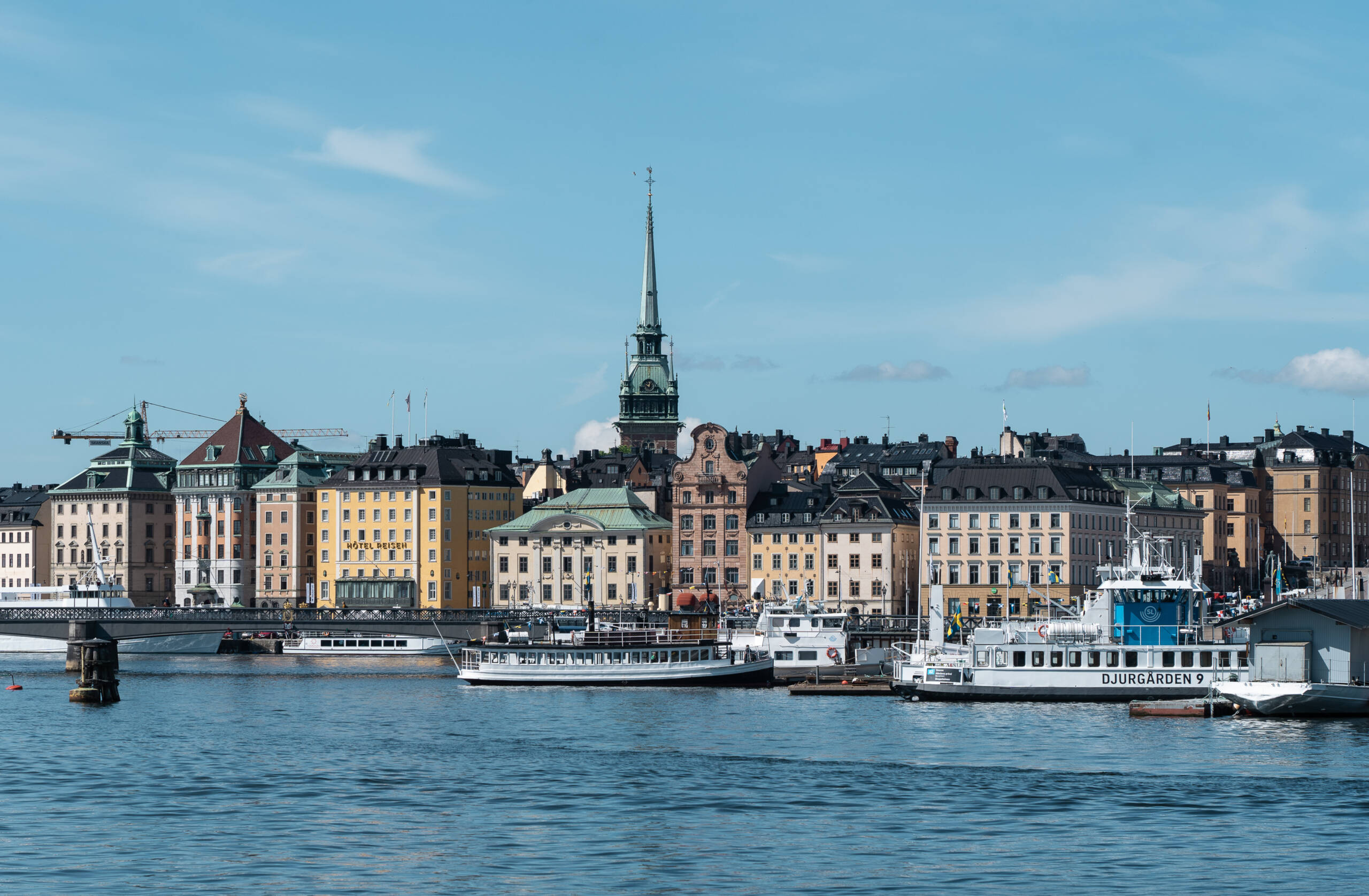 Im Hafen von Stockholm beginnt der Ausflug zu den schönsten Schäreninseln.