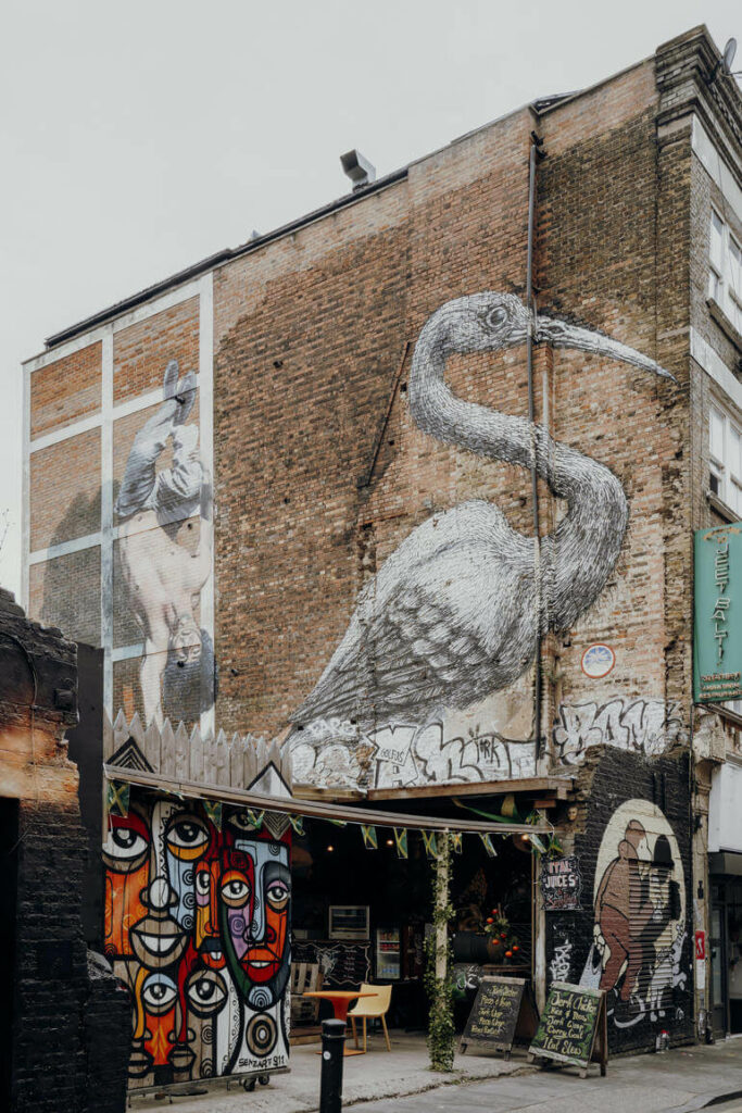 Insider Tipp für London: In Shoreditch sollte man öfter die Wände hochschauen, wo oft beindruckende Murals zu finden sind.