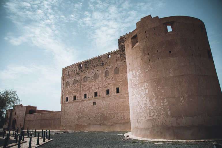 Oman Roadtrip; Reiseroute: Eine Burg von außen.