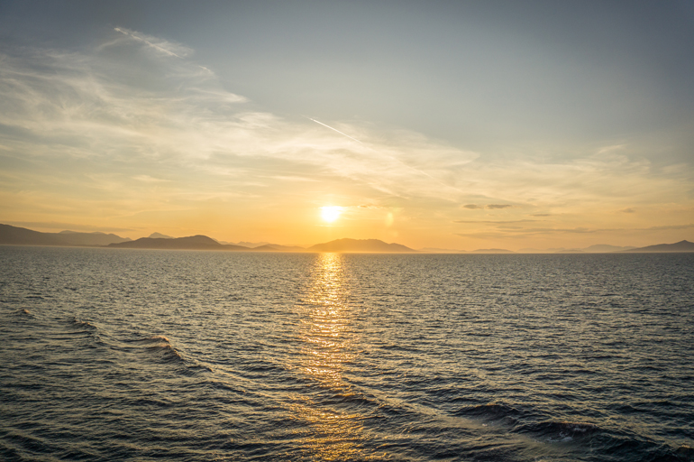 Sonnenuntergang über dem Meer.