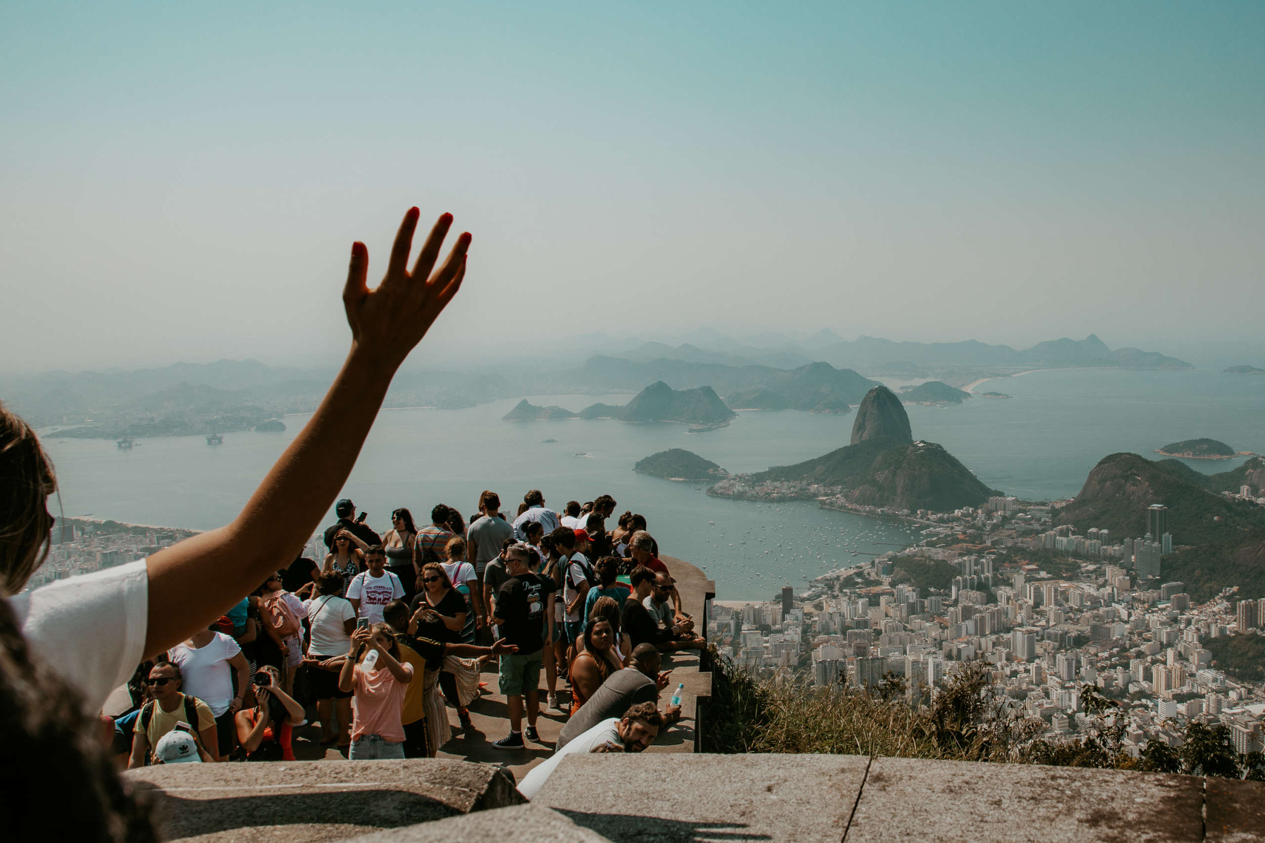 Von der Aussichtsplattform in Corcovado sieht man direkt auf den Pao de Açucar, den Zuckerhut: kein Geheimtipp mehr, aber ein Must See in Rio de Janeiro.