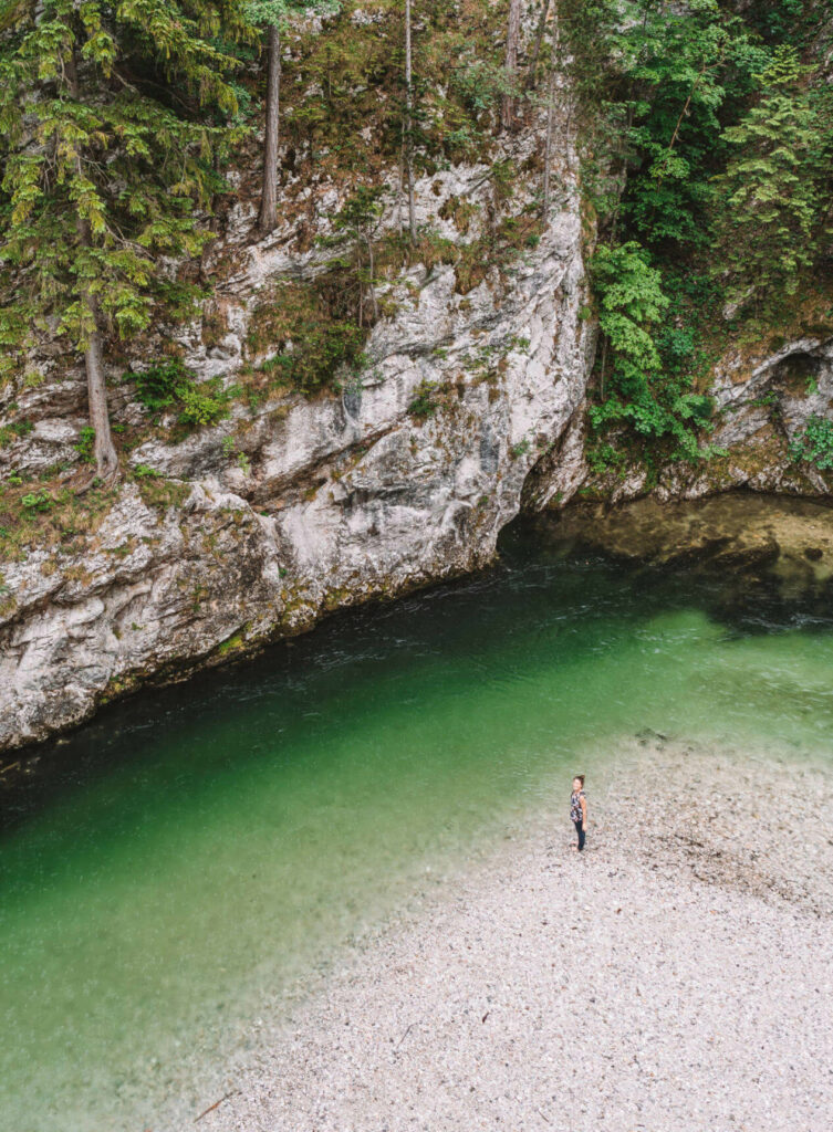 Auch den glasklaren Fluss Schwarza hat Reisebloggerin Melanie von Wien aus besucht - er lädt im Sommer zum Baden ein.