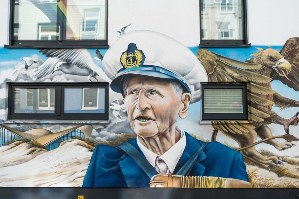 Sehenswert: Graffiti eines alten Seemanns in Rostock am Kröpeliner Tor.