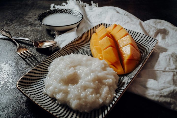 Mango Sticky Rice aus Thailand ist ein einfaches Rezept, das weltweit gern gekocht wird.
