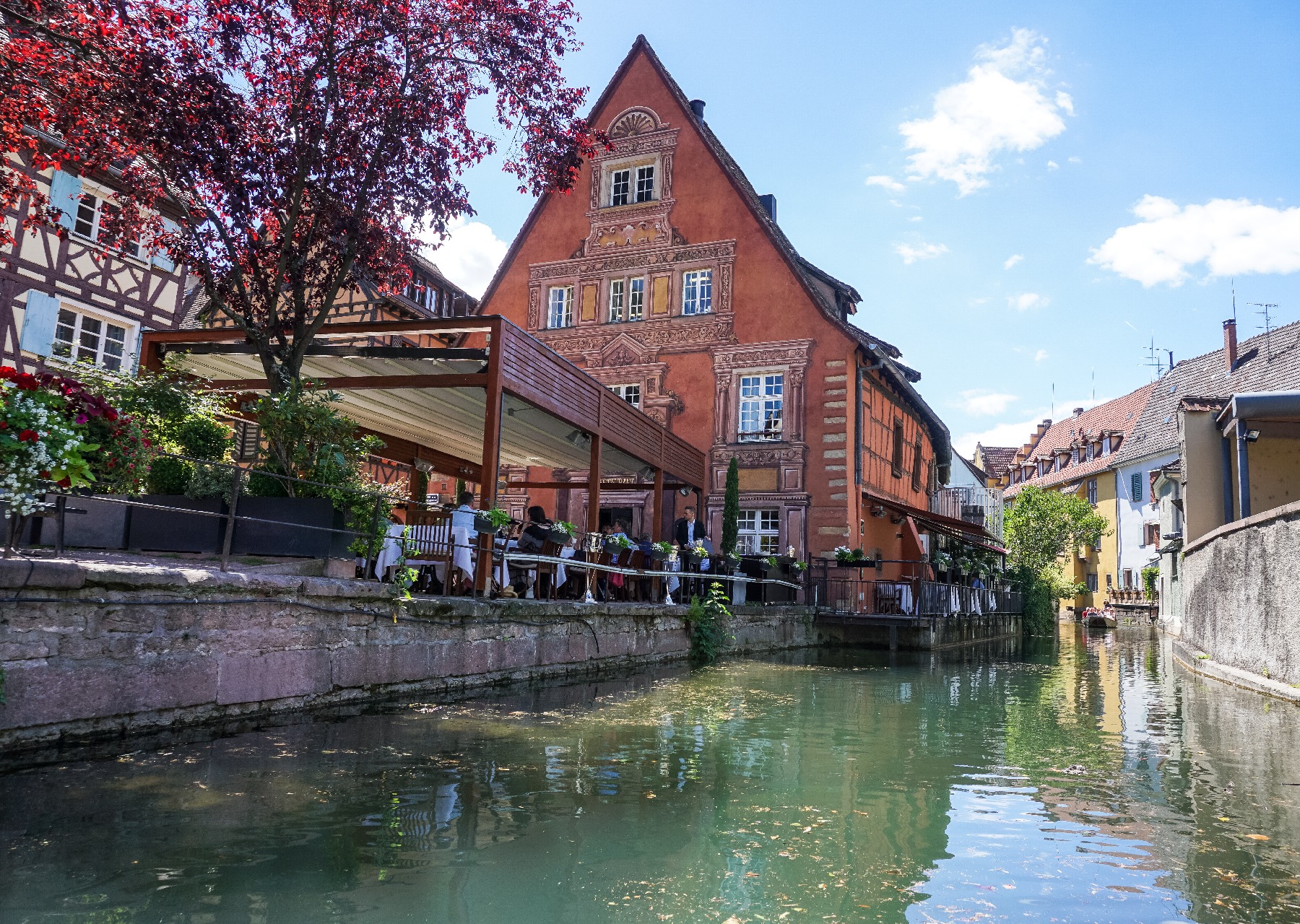 Die noch recht unbekannte Stad Colmar in Frankreich lädt zum Verweilen ein - Kanäle erinnern dabei an Venedig.