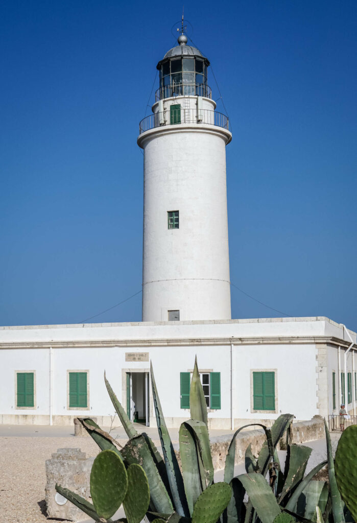 Der Leuchtturm La Mola auf Formentera ist eine der bekanntesten Sehenswürdigkeiten der Insel.