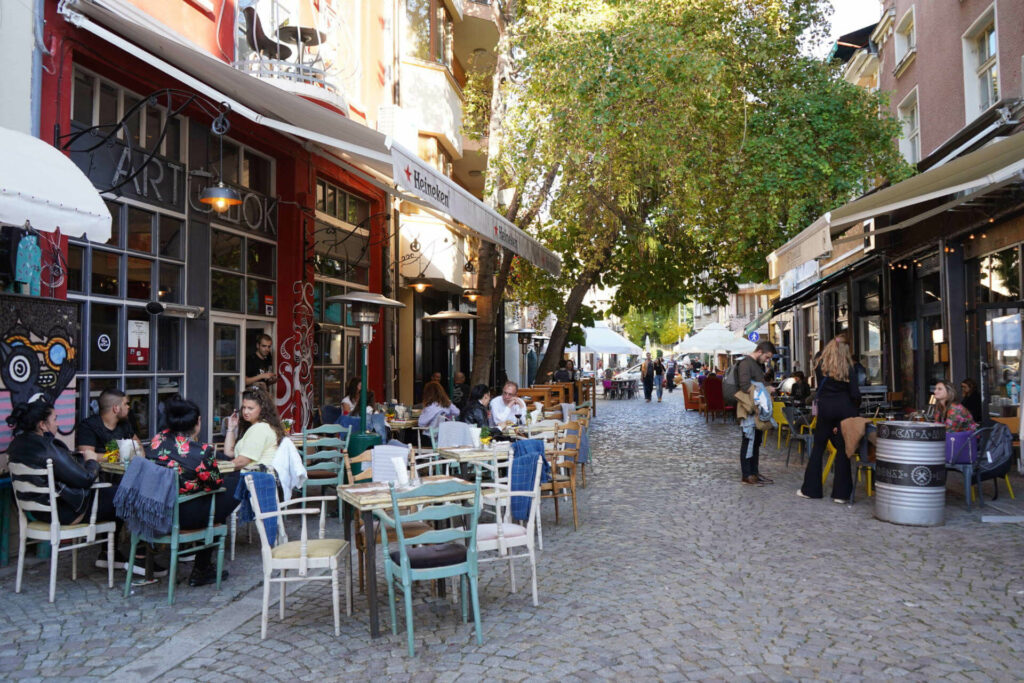 Das Viertel Kapana in der Stadt Plovdiv in Bulgarien lockt mit vielen schönen Cafés.