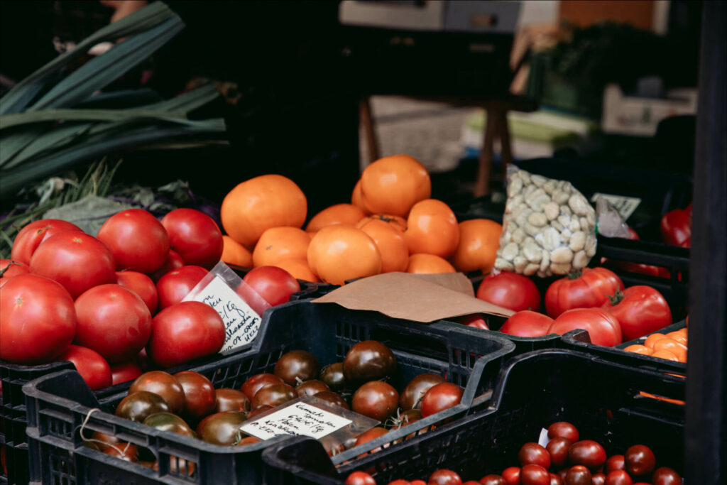 Verschiedene Tomatensorten, die auf dem Kollwitzmarkt angeboten werden.