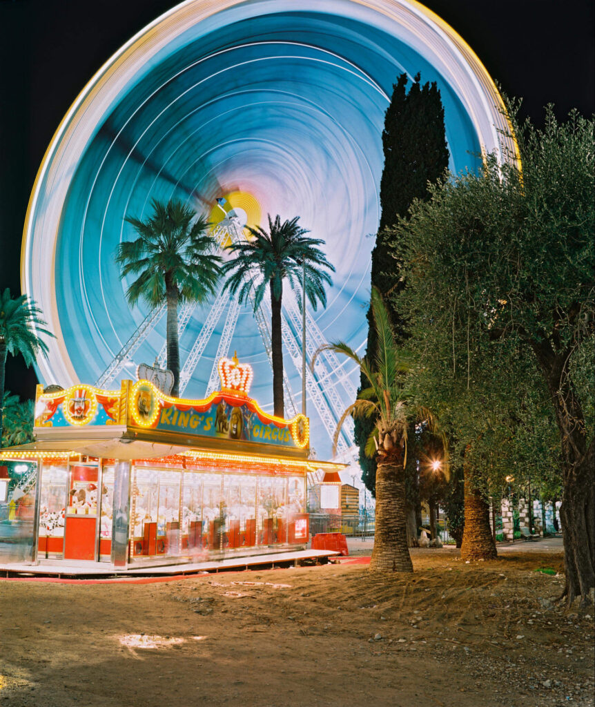 Einer der schönsten Weihnachtsmärkte in Europa auch ohne Schnee: In Nizza an der Côte d’Azur kann man am Strand die Weihnachtsstimmung genießen.