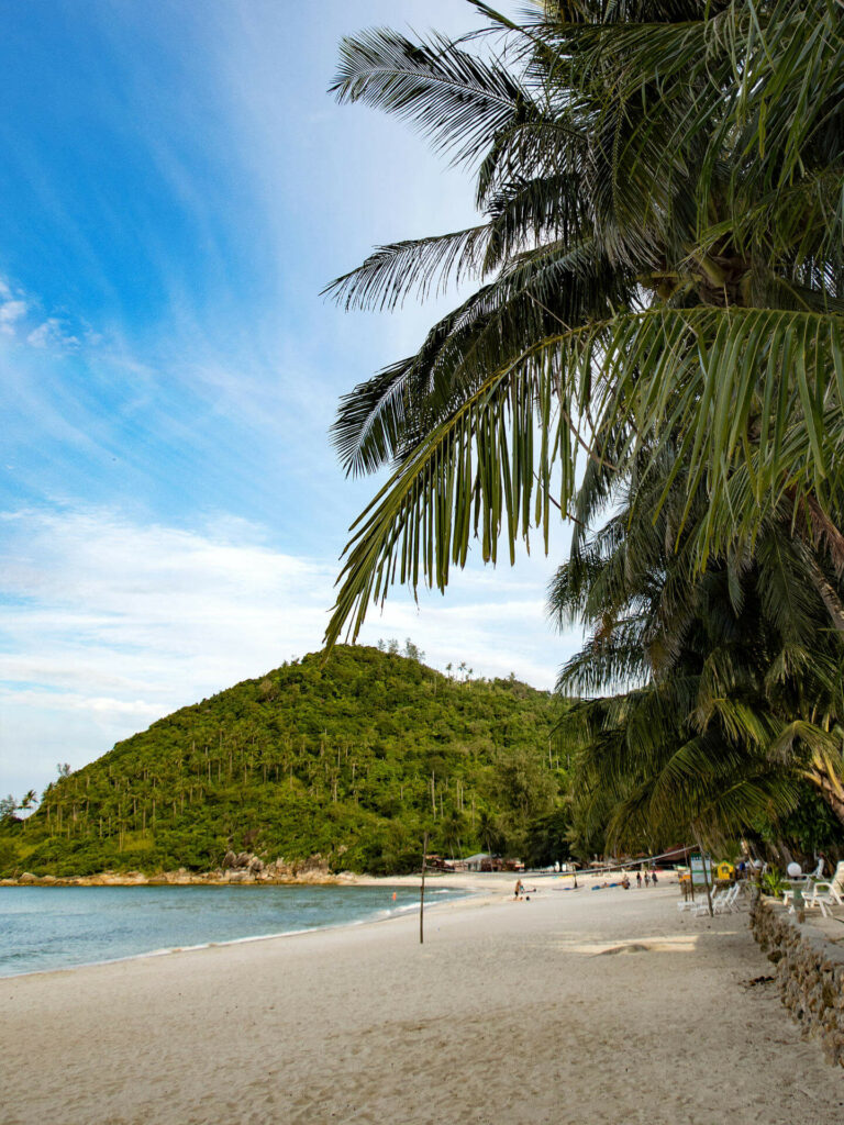 Der Haad Khuat, auch Bottle Beach genannt, ist einer der versteckteren Orte in Thailand und nur über eine Wanderung oder Boote zu erreichen.