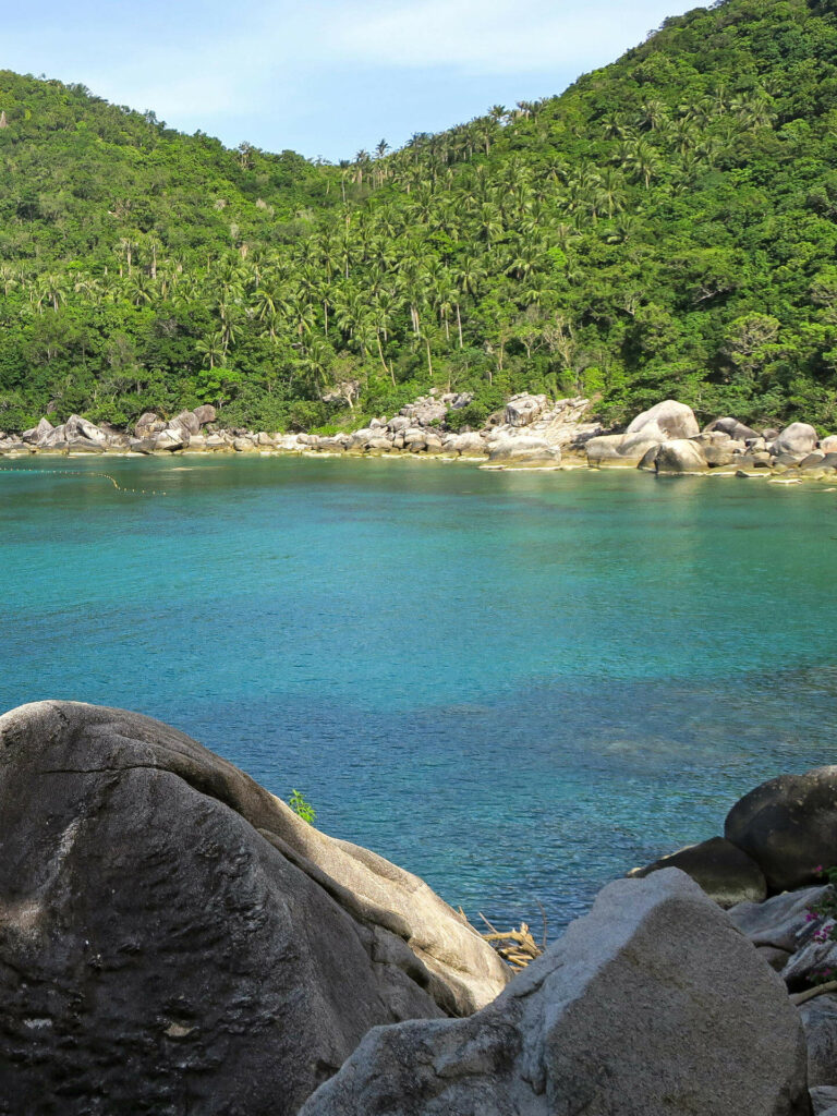 In der Mango Bay auf der Insel Koh Tao in Thailand kann man wunderbar im Meer Tauchen und Schnorcheln.