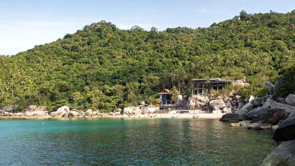 Die Insel Koh Tao in Thailand besitzt viele wunderschöne Strände und Orte am Meer.