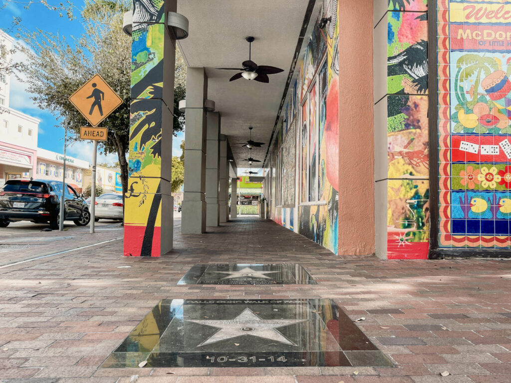 Den Walk of Fame gibt es nicht nur in Hollywood als Sehenswürdigkeit: Miami hat seinen eigenen Walkway of Stars.