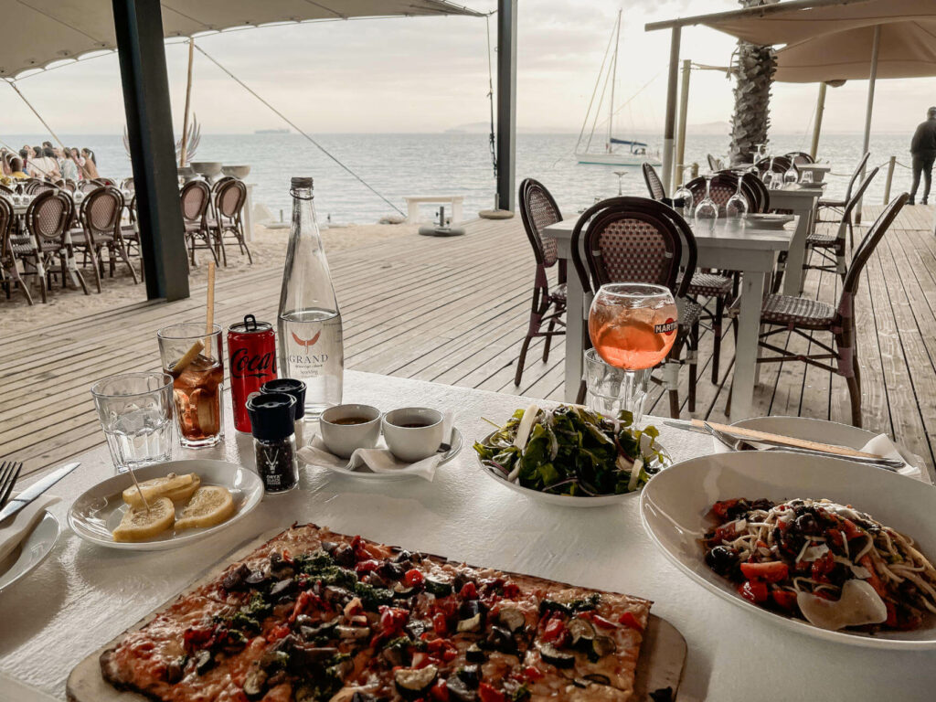 Our insider tip for restaurants with sea views in Cape Town: the Grand Africa Café.