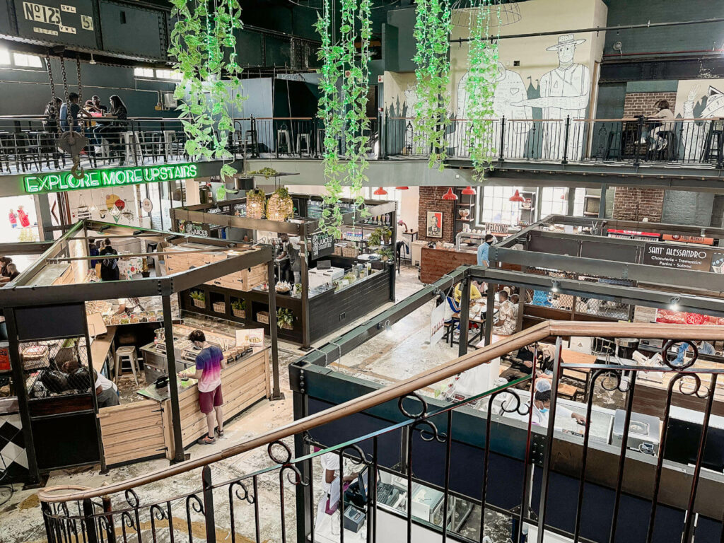 In addition to cool shops, you will also find delicious restaurants in the V&A Food Market.