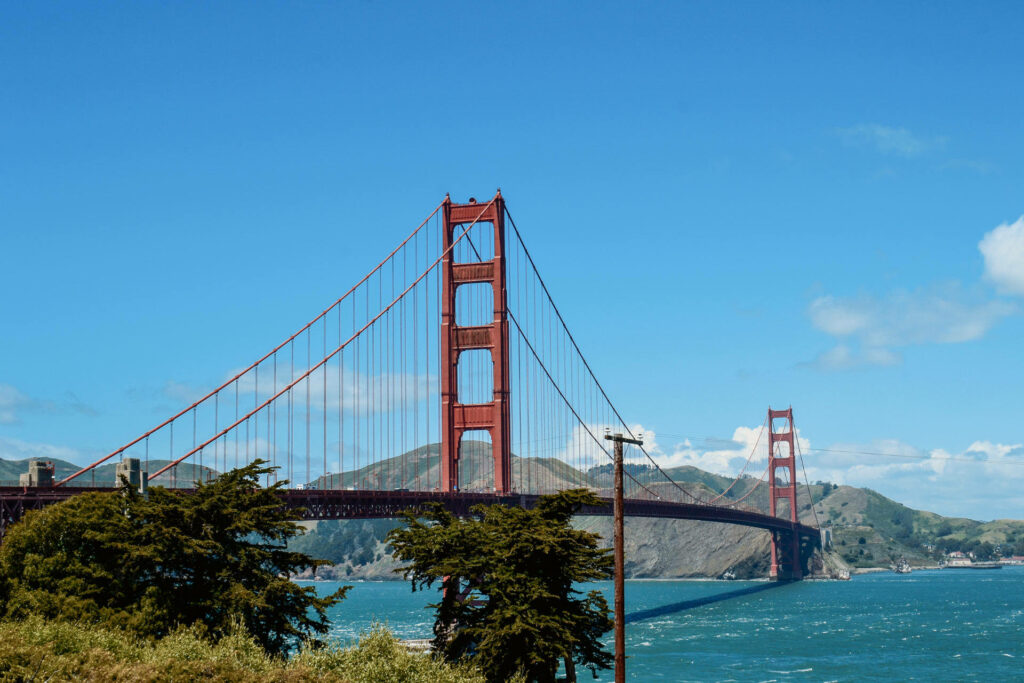 An der Golden Gate Bridge kommt man bei Attraktionen in San Francisco definitiv nicht vorbei.
