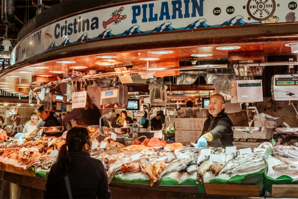 Auf den Mercat de la Boqueria in Barcelona findet man auch frischen Fisch.