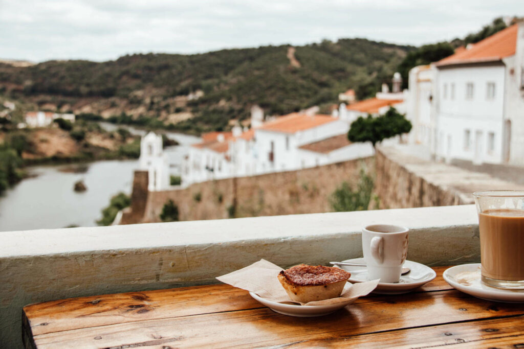 Ein Highlight eures Roadtrips: Café mit Ausblick in Mertola in Alentejo