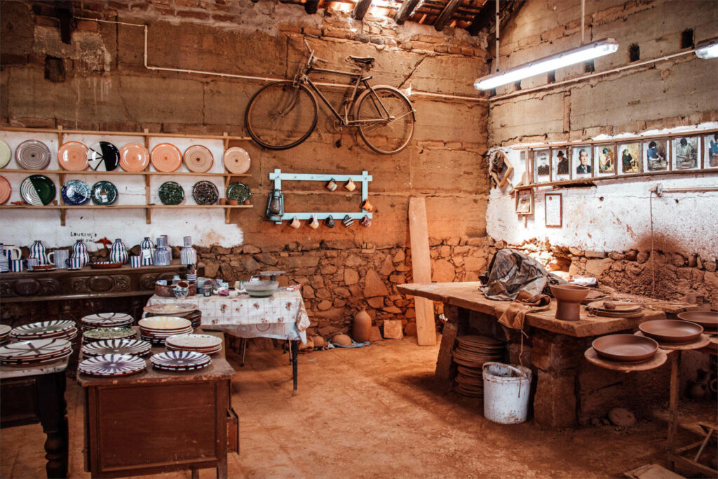 Eine nostalgische Töpferwerkstatt ist eine von vielen Sehenswürdigkeiten eures Roadtrips durch den Alentejo.