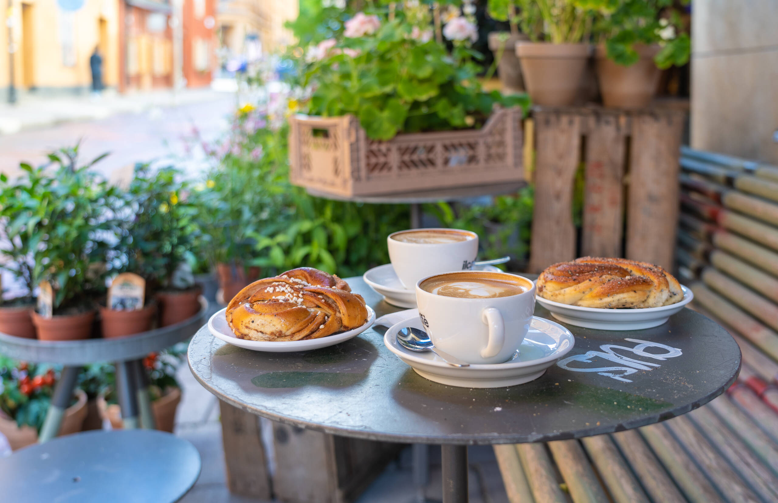 Einladend sieht der gedeckte Tisch mit Kaffee und Kanelbullar, einer schwedische Spezialität, im "Il Caffe" aus.