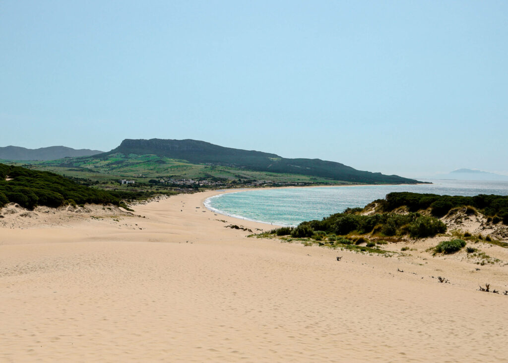 Bei Costa de la luz kann man nicht nur am Strand das Meer genießen, sondern auch auf Dünen wandern.