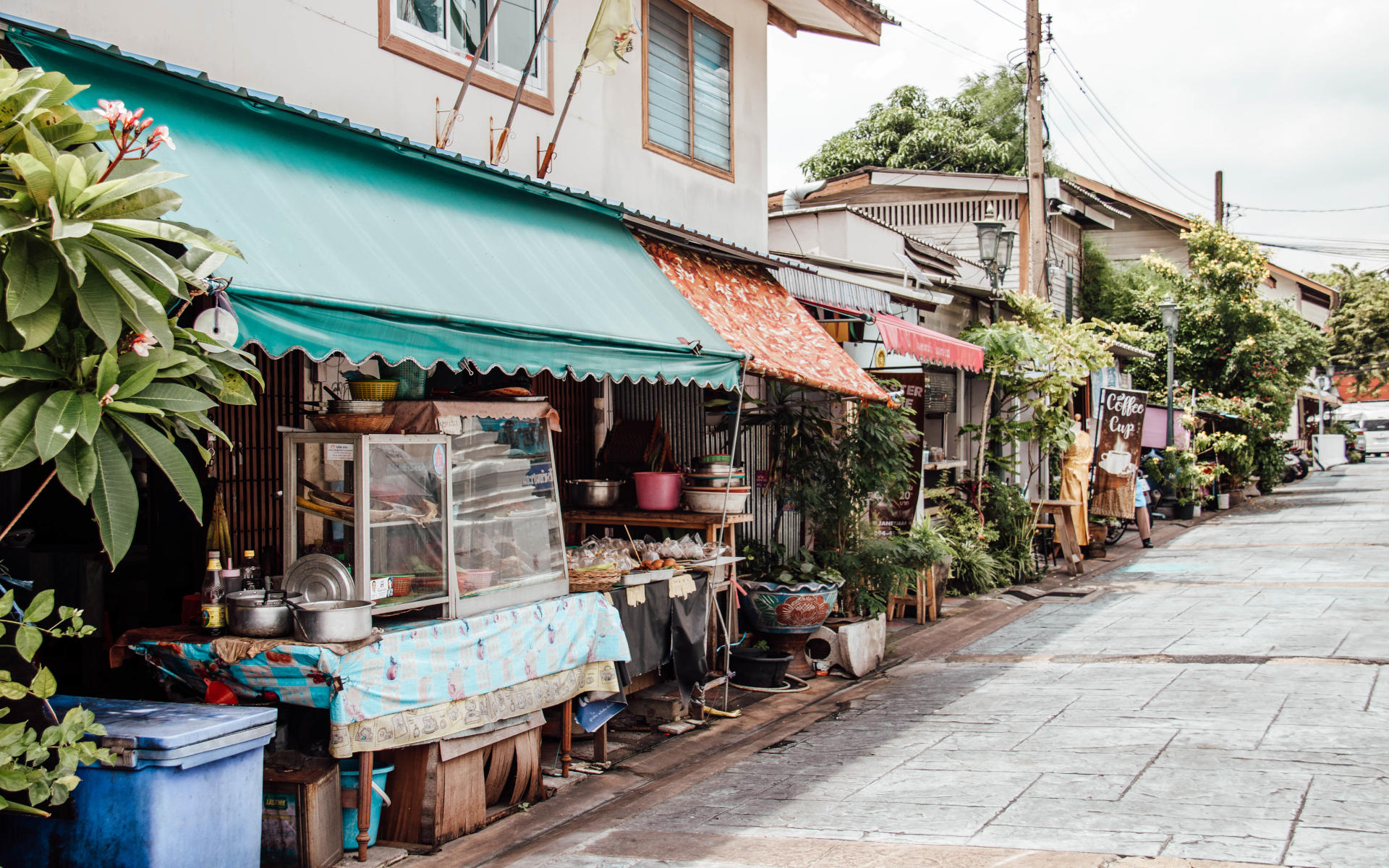 In den Straßen der Metropole Bangkok gibt es unzählige Möglichkeiten zu schlemmen.