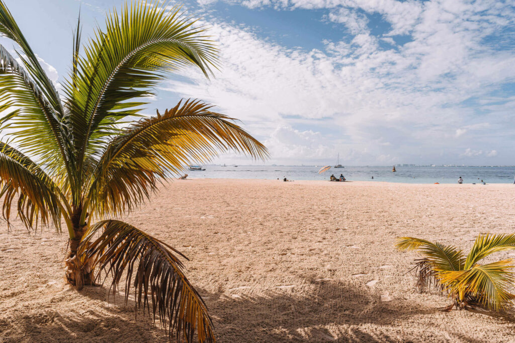 Der Strand Playa Norte liegt auf Isla Mujeres auf Yucatan und ist vor allem am Morgen noch ein Geheimtipp zum Baden.