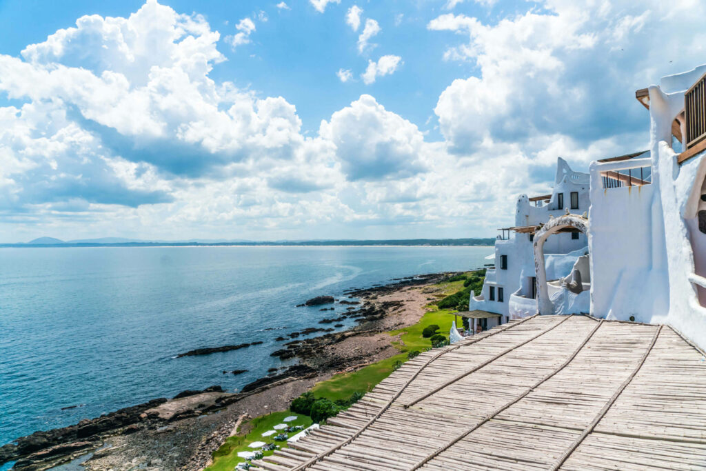 Mit Blick aufs Meer in Casapueblo.