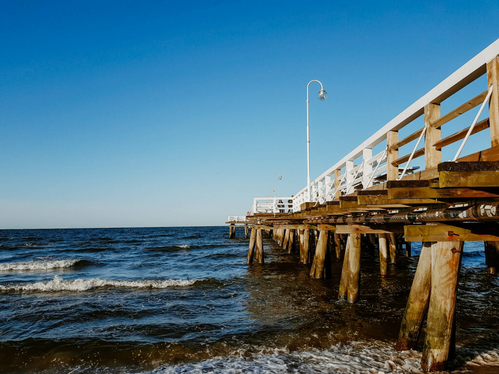 Die Seebrücke in Sopot, Danzig, führt direkt in die Ostsee.